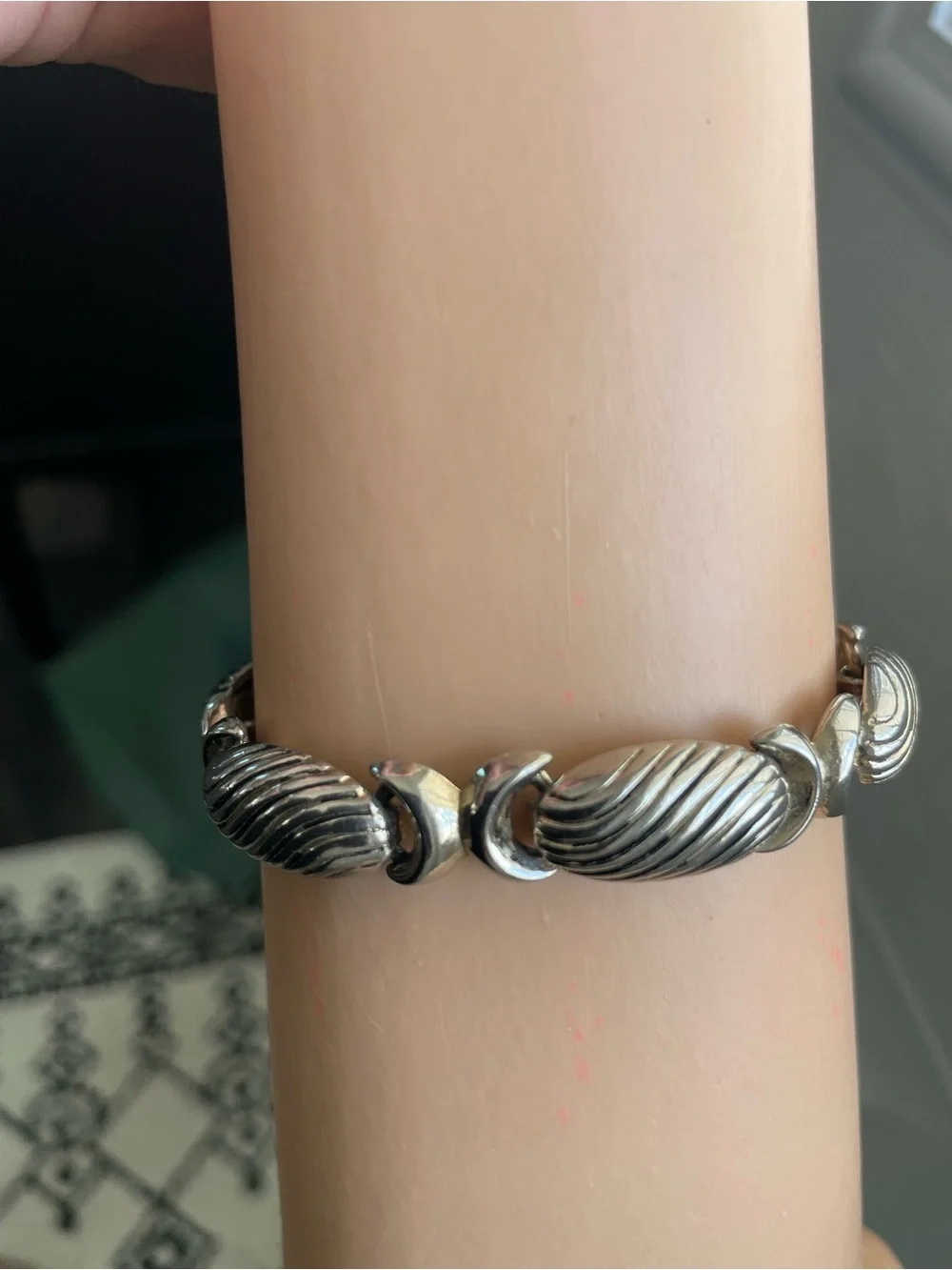 Silver tone Sculpted Link Bracelet